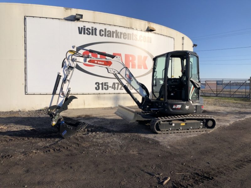 BOBCAT E35R2 HYD THUMB/COUPLER