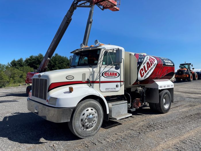 PETERBILT 330 4X2 WATER TRUCK